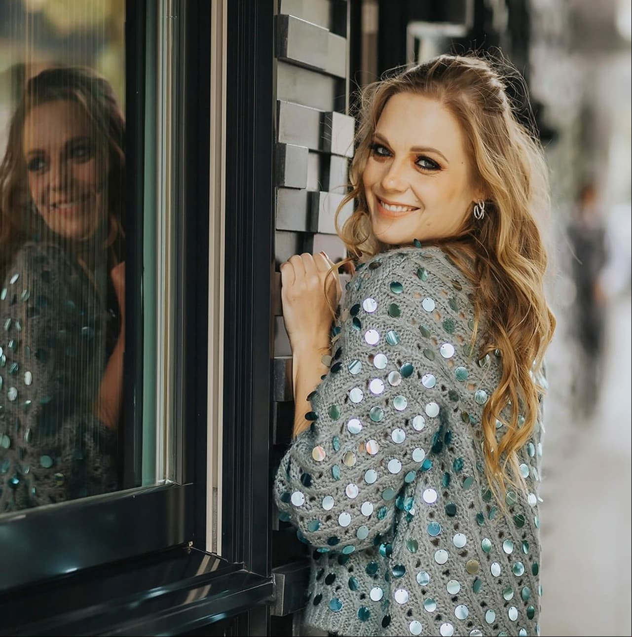 Ana Layevska debuta en Tiktok junto a su hijo menor: “Todos caemos ahí”