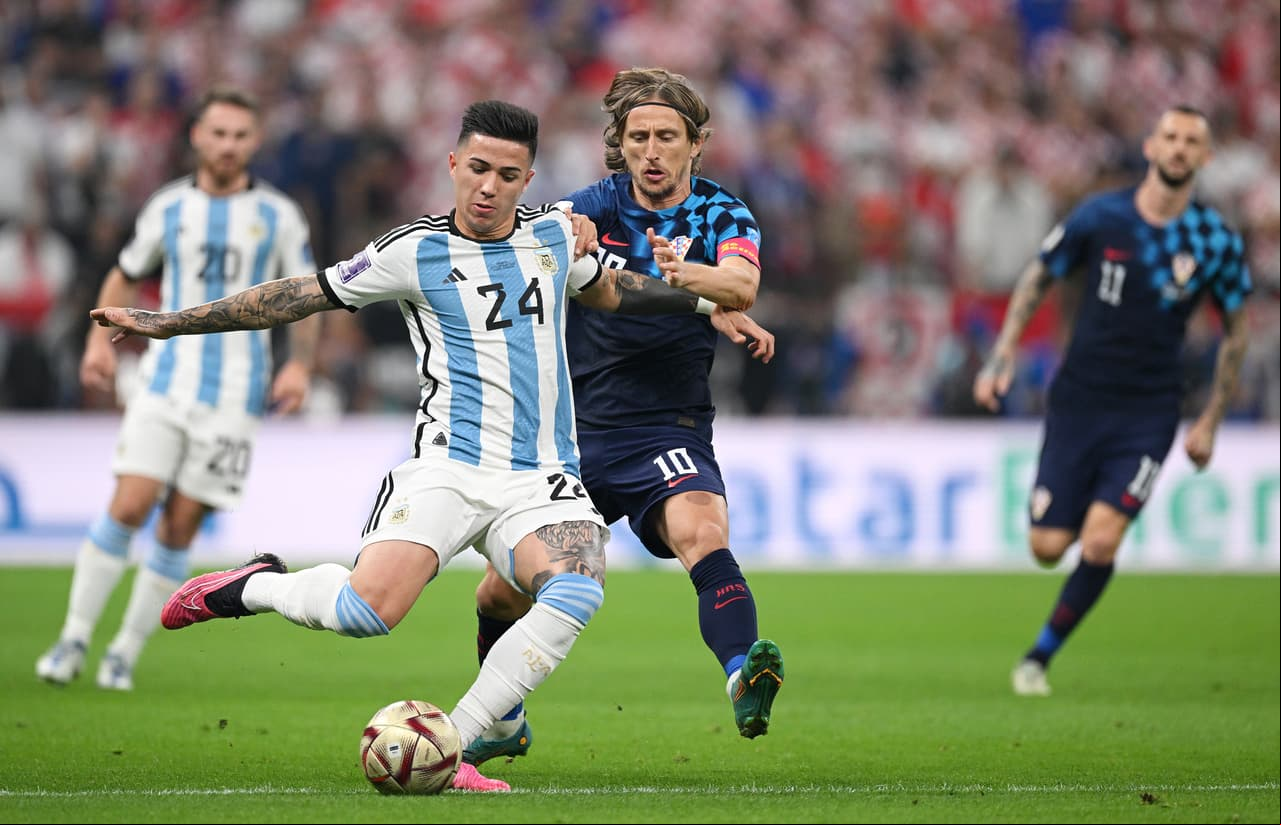 Enzo Fernández y Luka Modric protagonizaron un duelo interesante durante el primer tiempo de las Semifinales.