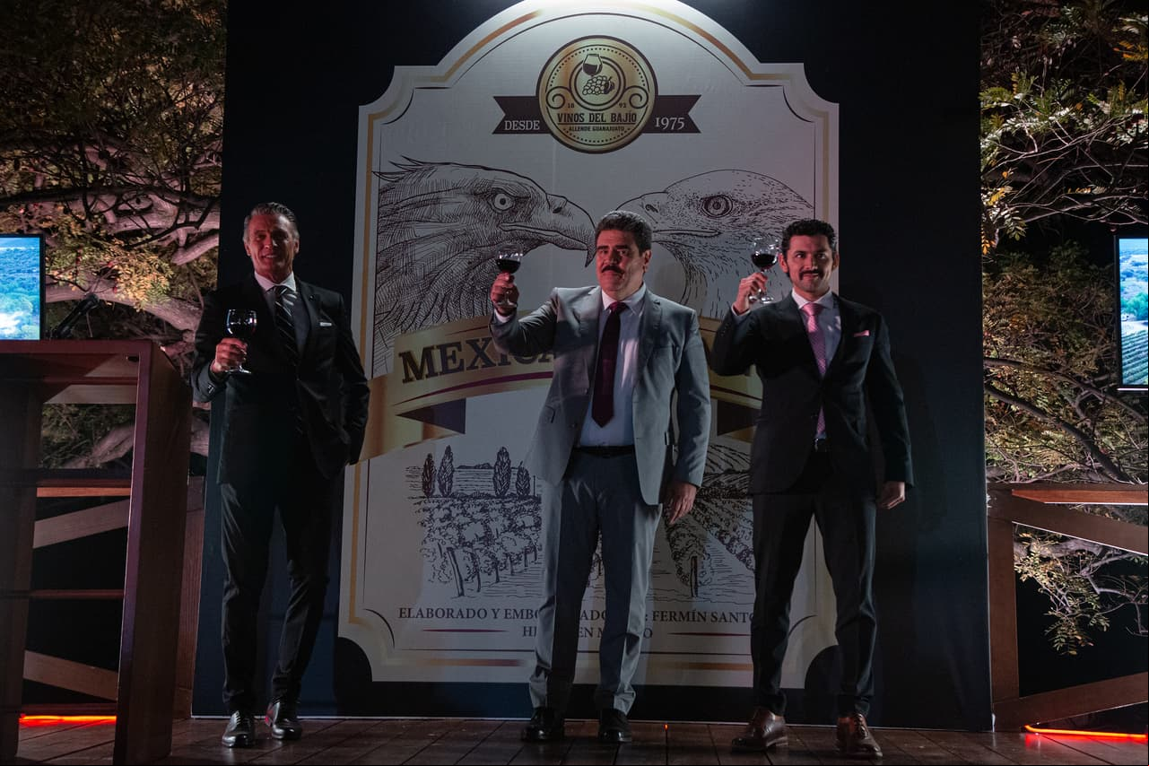 'Tyler' y 'Nachito' presentaron ante sus amigos y empresarios el vino 'Mexican Gringo'.