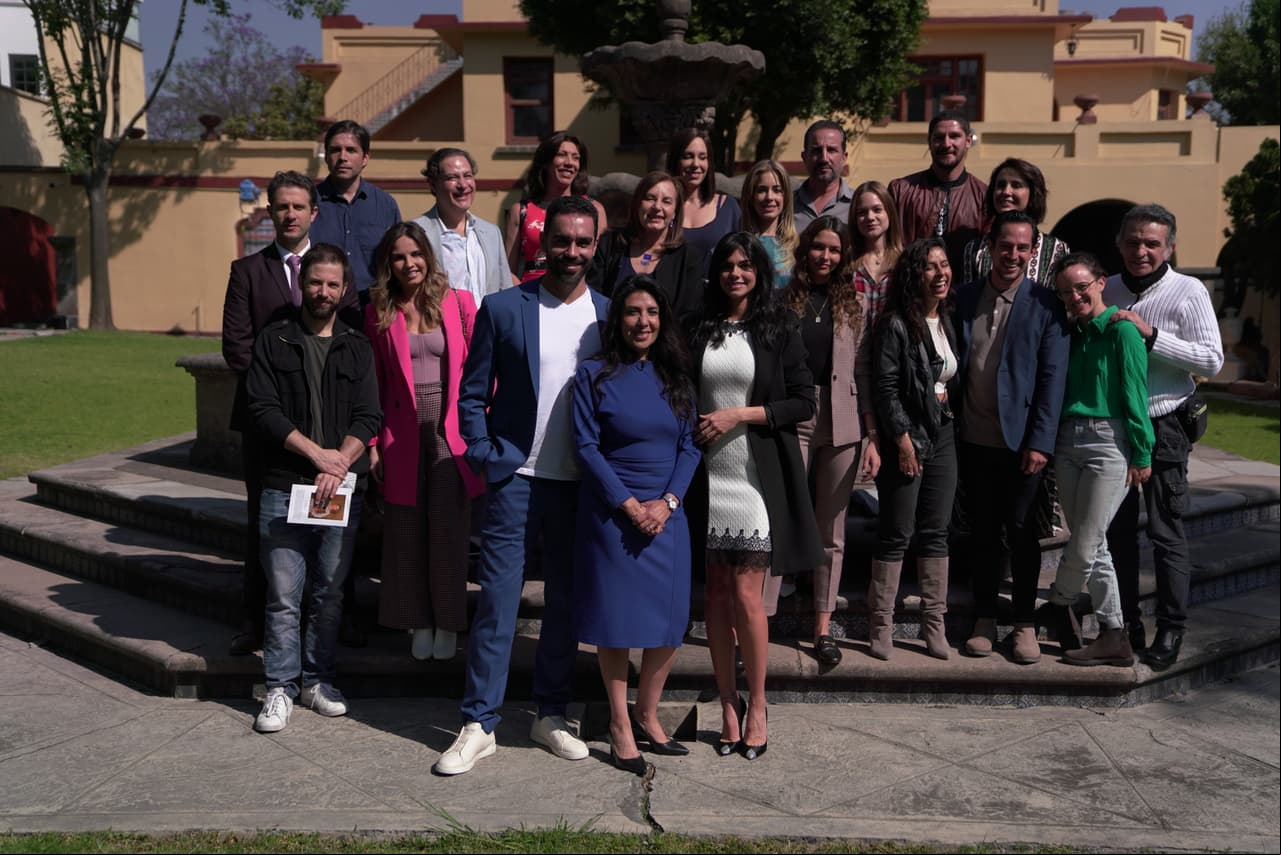 Giselle González presentó este lunes a parte del elenco de 'Mujer de Nadie', telenovela que marca su regreso a la pantalla chica y que está integrada por un elenco sin igual. Aquí te presentamos a todos los actores que participan en esta gran historia.