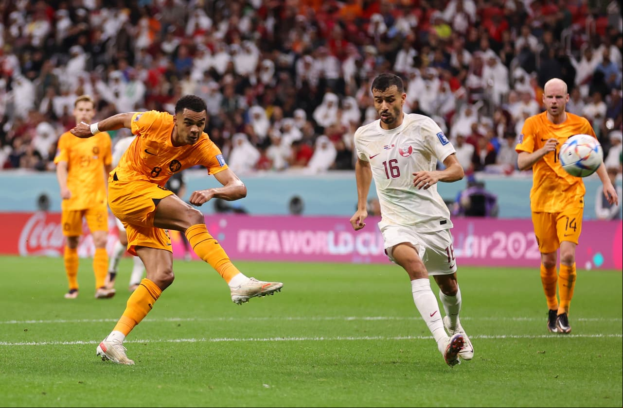 Países Bajos venció 2-0 a Catar con goles de Cody Gakpo (26’) y Frenkie de Jong (49’) para terminar de líder del Grupo A del Mundial Qatar 2022.