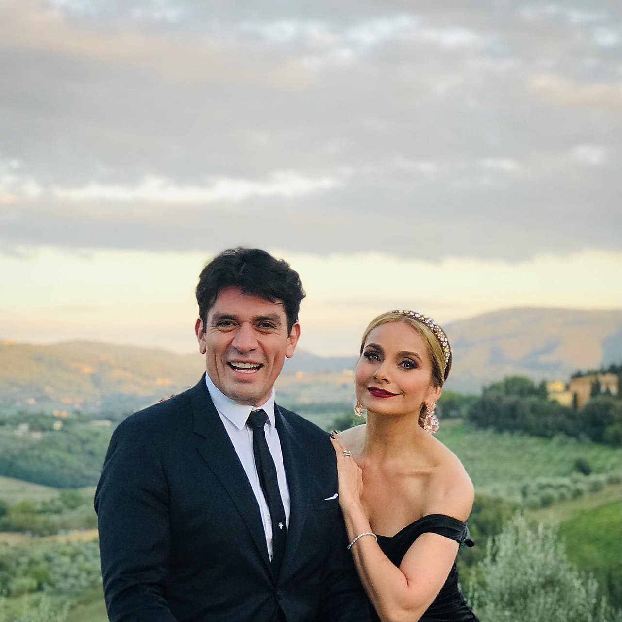 Jorge Salinas expresa su amor por Elizabeth Álvarez.