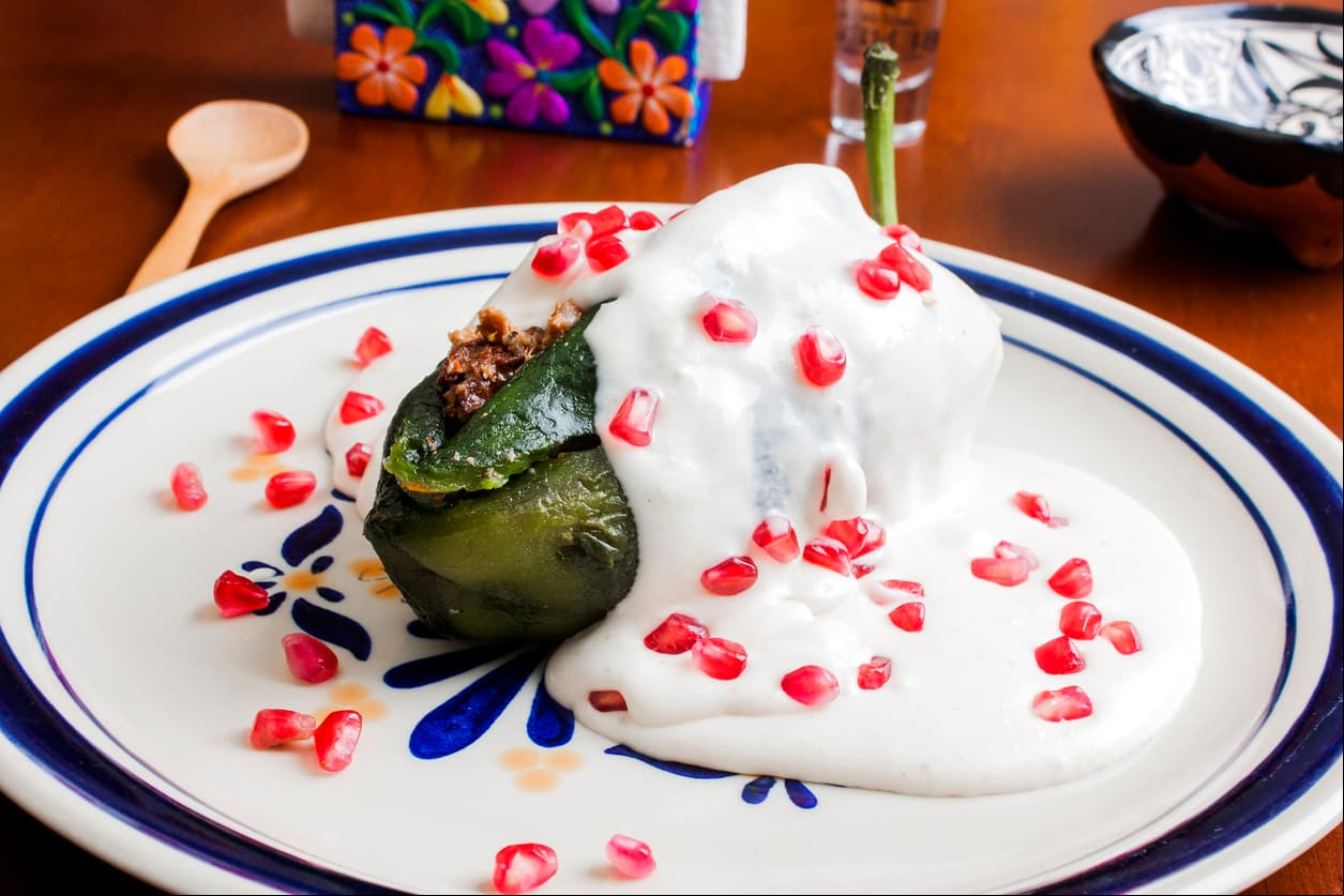 Chiles en nogada, celebra el mes patrio con esta receta