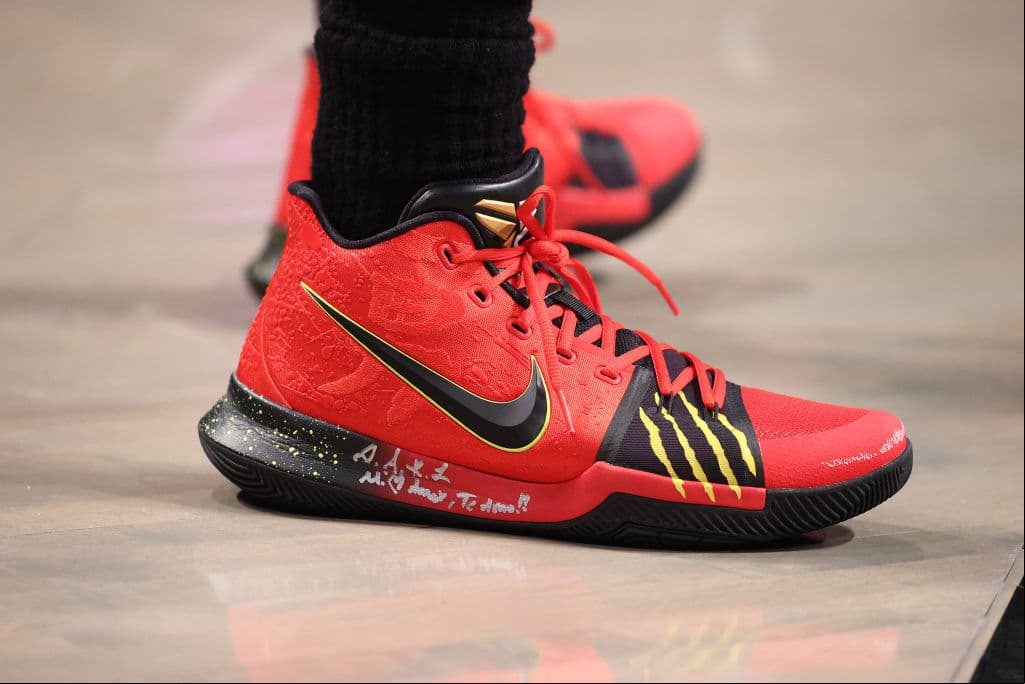 Los jugadores del mejor básquetbol del mundo siguen mostrando su buen gusto por los tenis y nos regalan nuevos modelos totalmente a la moda. Cheque los nuevos tenis.