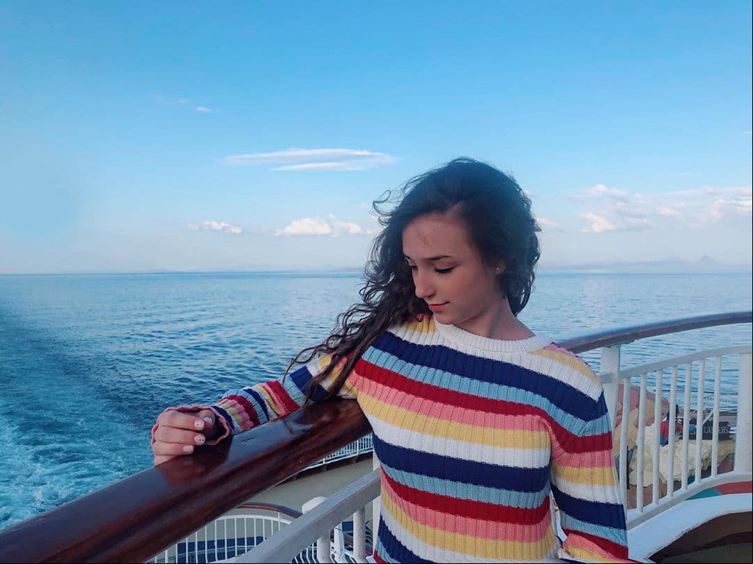 Nina solo compartió una fotografía de este viaje en su red social, presumiendo la travesía que realizaron en el Mar de Irlanda, el cual separa a Irlanda de Gran Bretaña.