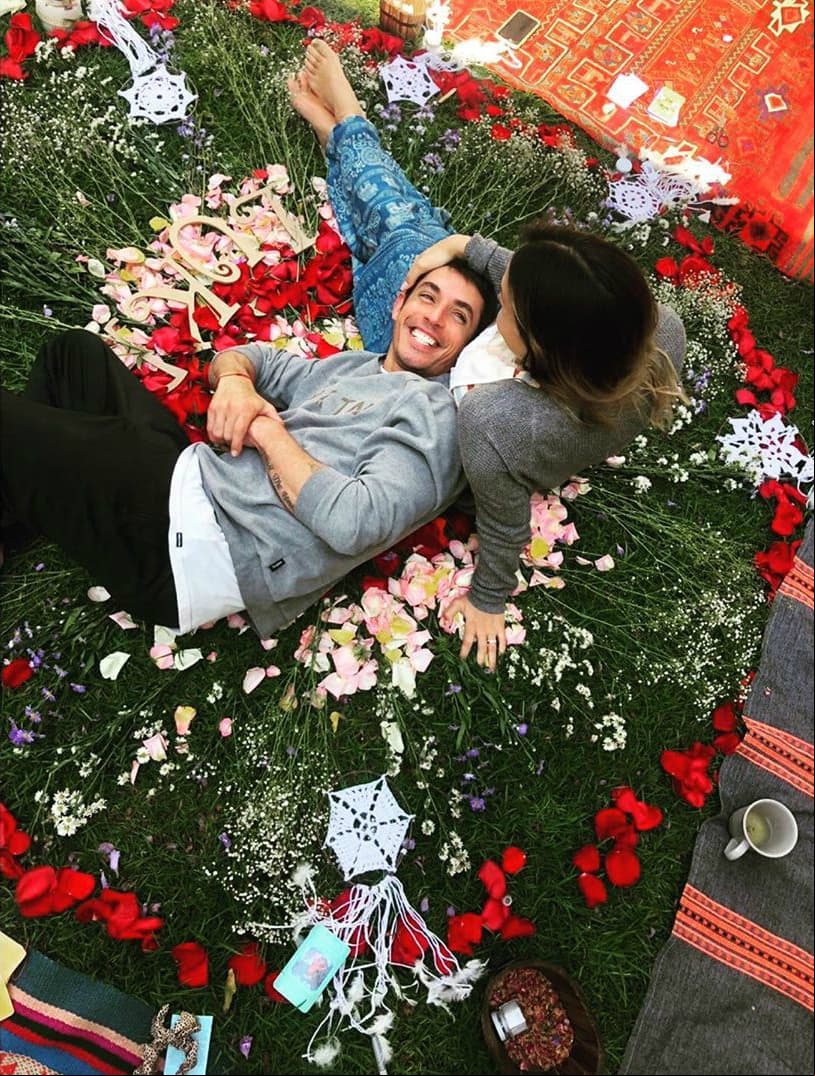 De acuerdo con la imagen, su esposo, el actor Alberto Guerra, también estuvo presente en la ceremonia que le organizaron a Zuria.