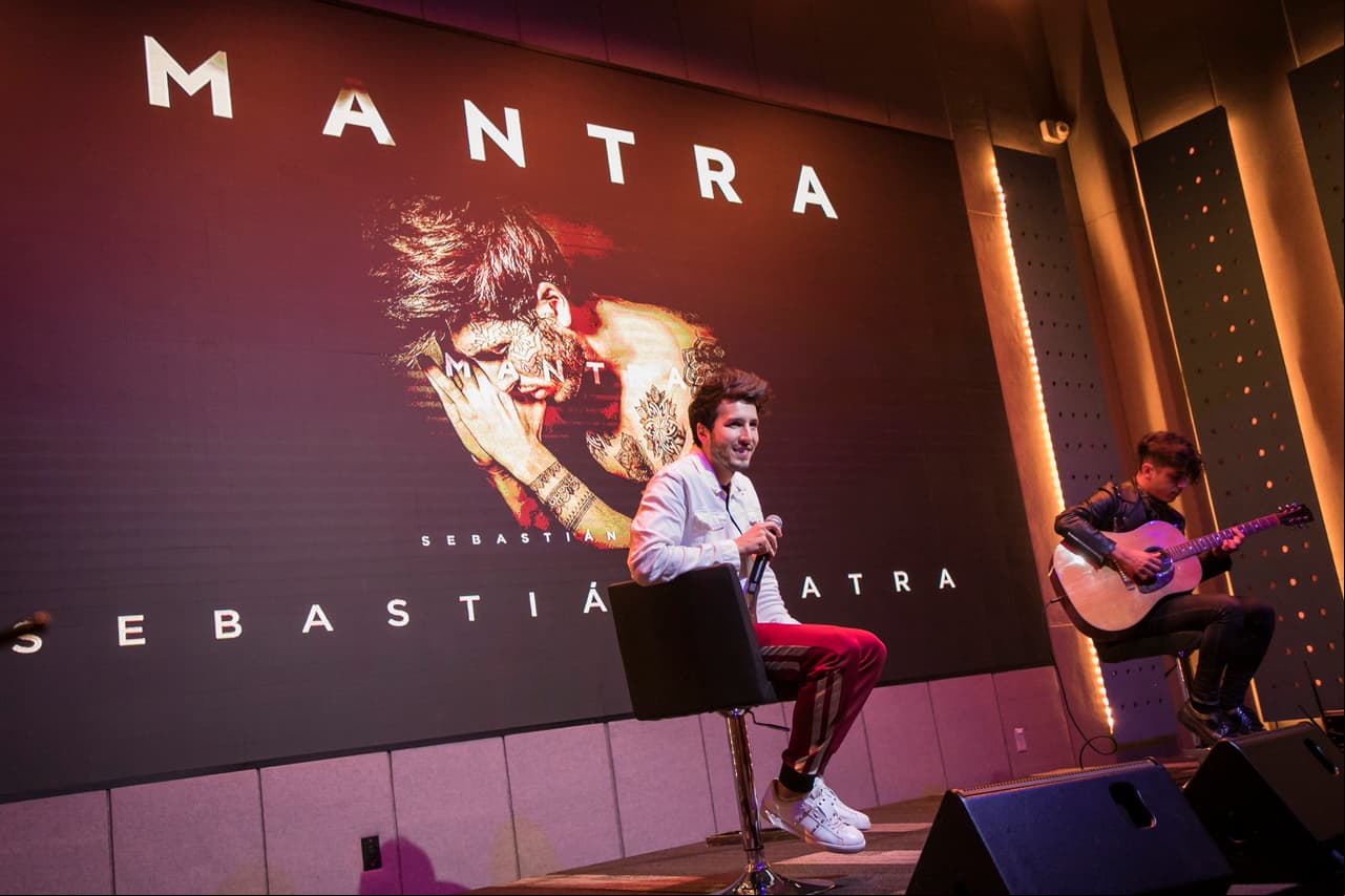 Hoy lo consolida con el lanzamiento de su álbum, el cual presentó ante los medios en la Ciudad de México.