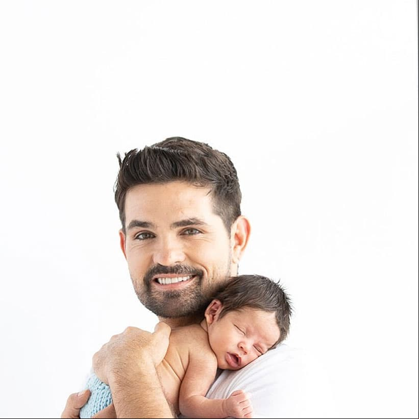“Los doctores lo están haciendo muy bien. Son como ángeles que están moviendo las manos de Dios. No le podían desinflamar el cerebro porque es debilitárselo y dejarle a merced la bacteria. Ya se obtuvo el primer análisis de presencia negativa de bacteria, si no negativa, sin la misma fuerza y eso es tremendamente grande; los mismos doctores dicen que si sale adelante será un milagro”, relató.