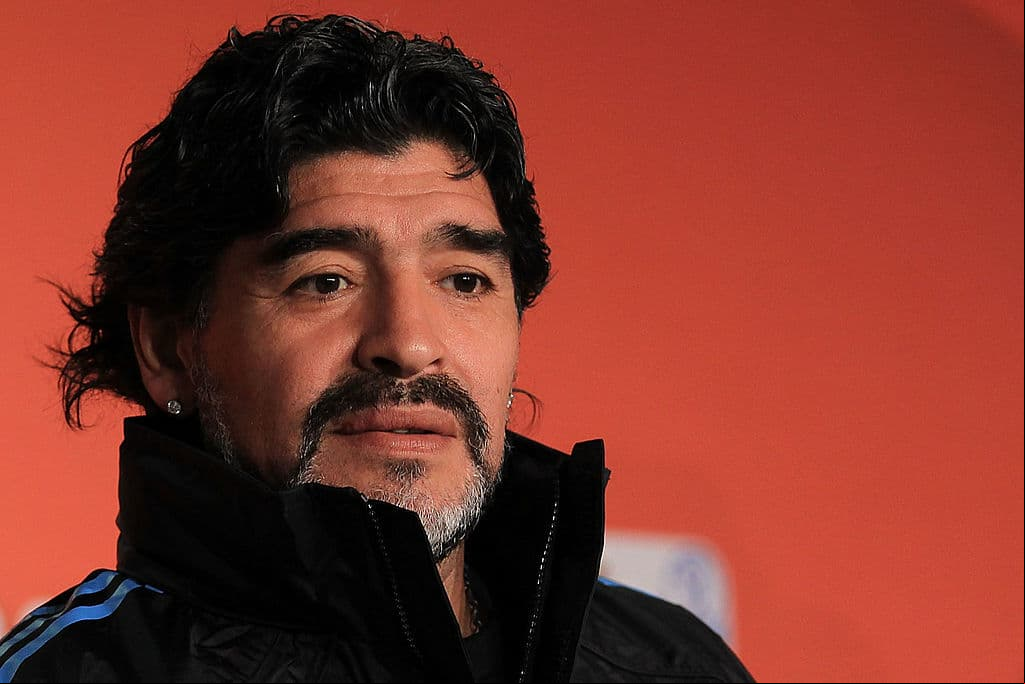 Y aunque se desconocen detalles de sus otras relaciones amorosas, las cuales surgieron antes y durante su matrimonio, así como noviazgos oficiales, en el historial de Diego Armando Maradona han surgido nombres como Graciela Alfano (con quien anduvo mientras estaba casado con Villafañe), Lucía Galán (integrante de Pimpinela), Wanda Nara y Gisela Ramírez Méndez.