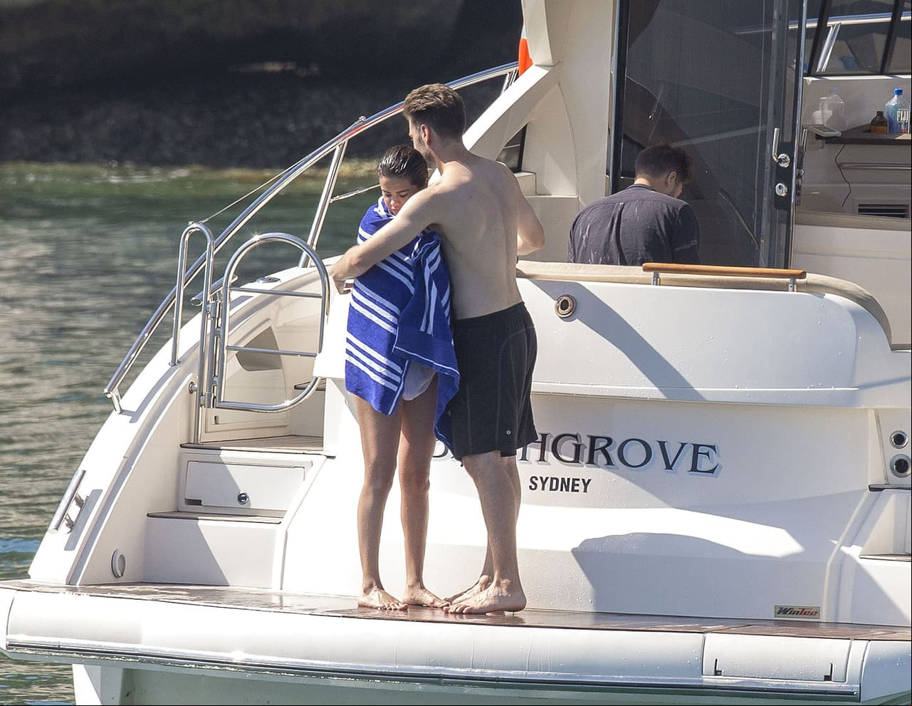 Después de la ruptura con Justin Bieber, Selena Gomez viajó a Sydney donde fue captada en brazos de lo que suponen, sería su nueva conquista amorosa.