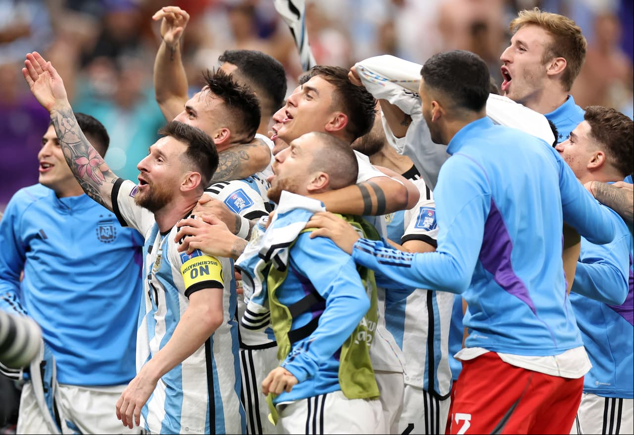 Argentina y Holanda se enfrentaron en tiempos extra y definieron en tanda de penaltis el pase a las semifinales donde la albiceleste consigue el boleto mientras que los Paises Bajos se convierten en el primer equipo que los pamperos eliminan en instancia de tiros de castigo.