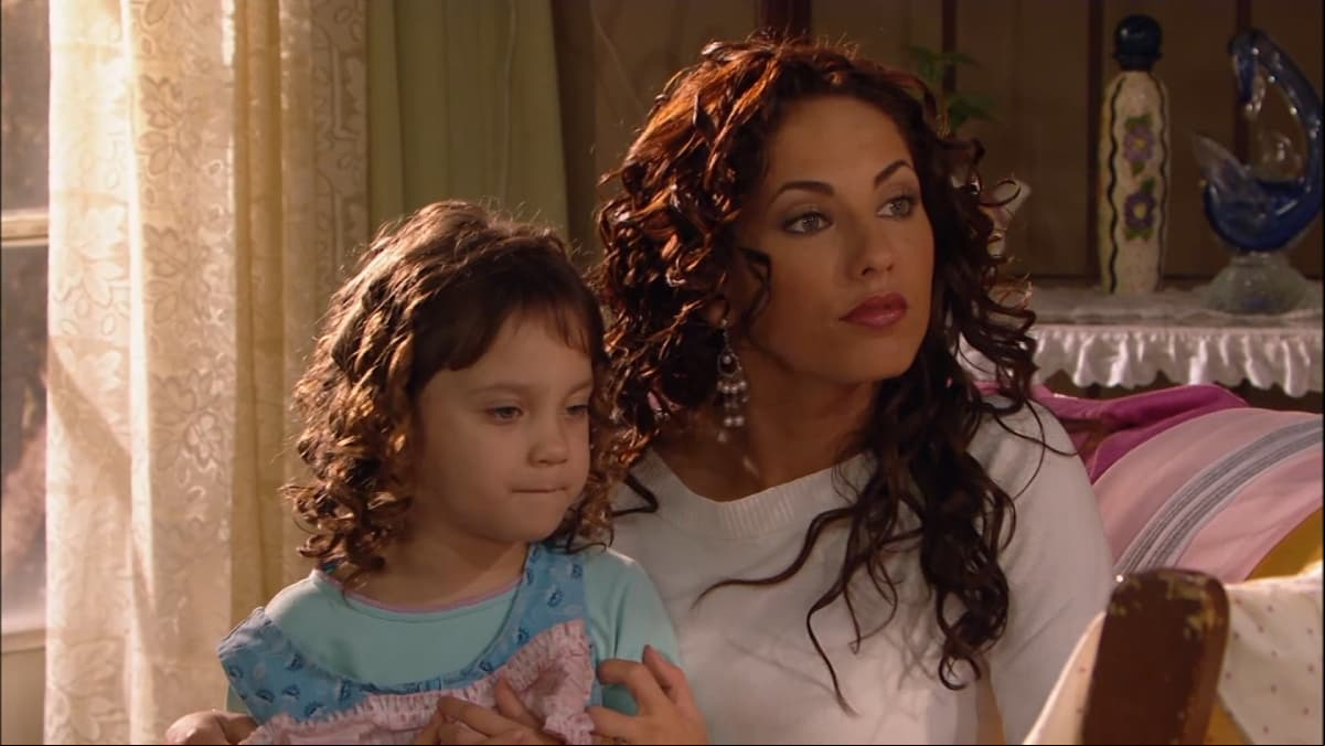 Kristel Casteele sorprendió por su espontaneidad y belleza, incluso muchos aseguraban que se parecía a Bárbara Mori, pero pocos saben que tiene una hermana gemela de nombre Stephanie.