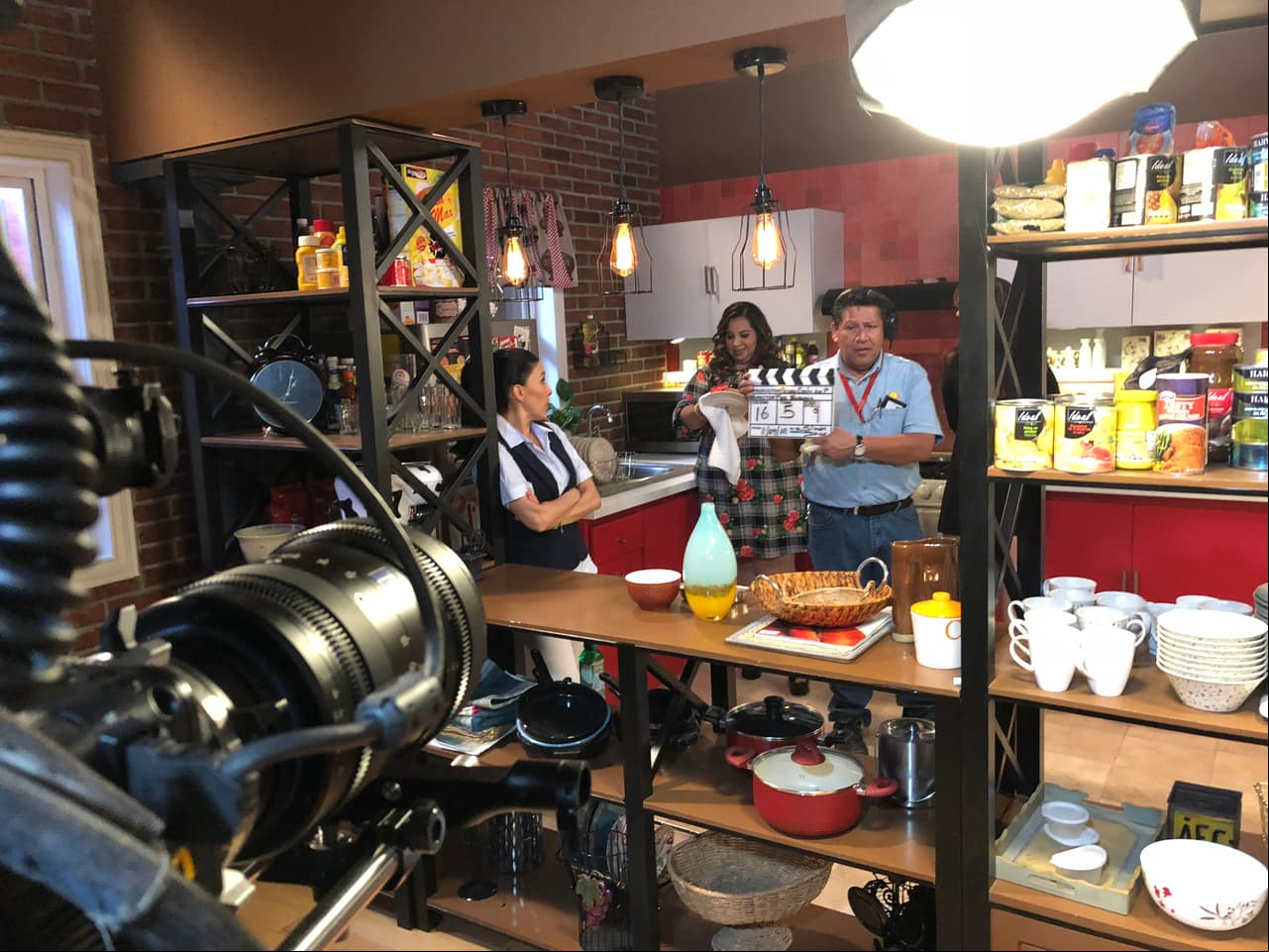 Grabando con las tuercas en la cocina...