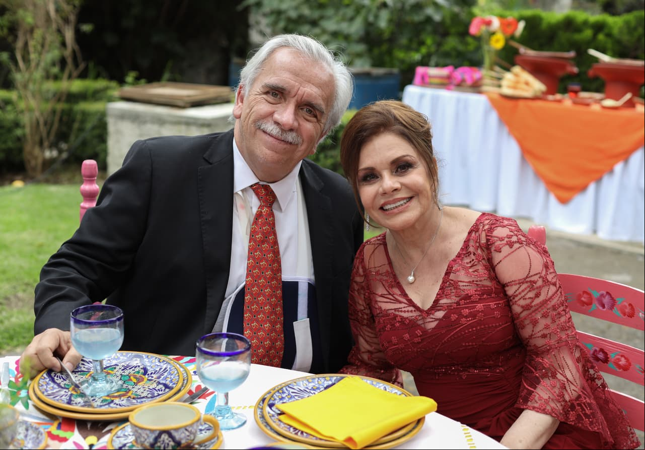Otros novios queridos fueron 'Horacio' y 'Consuelo', quienes posaron para la cámara.
