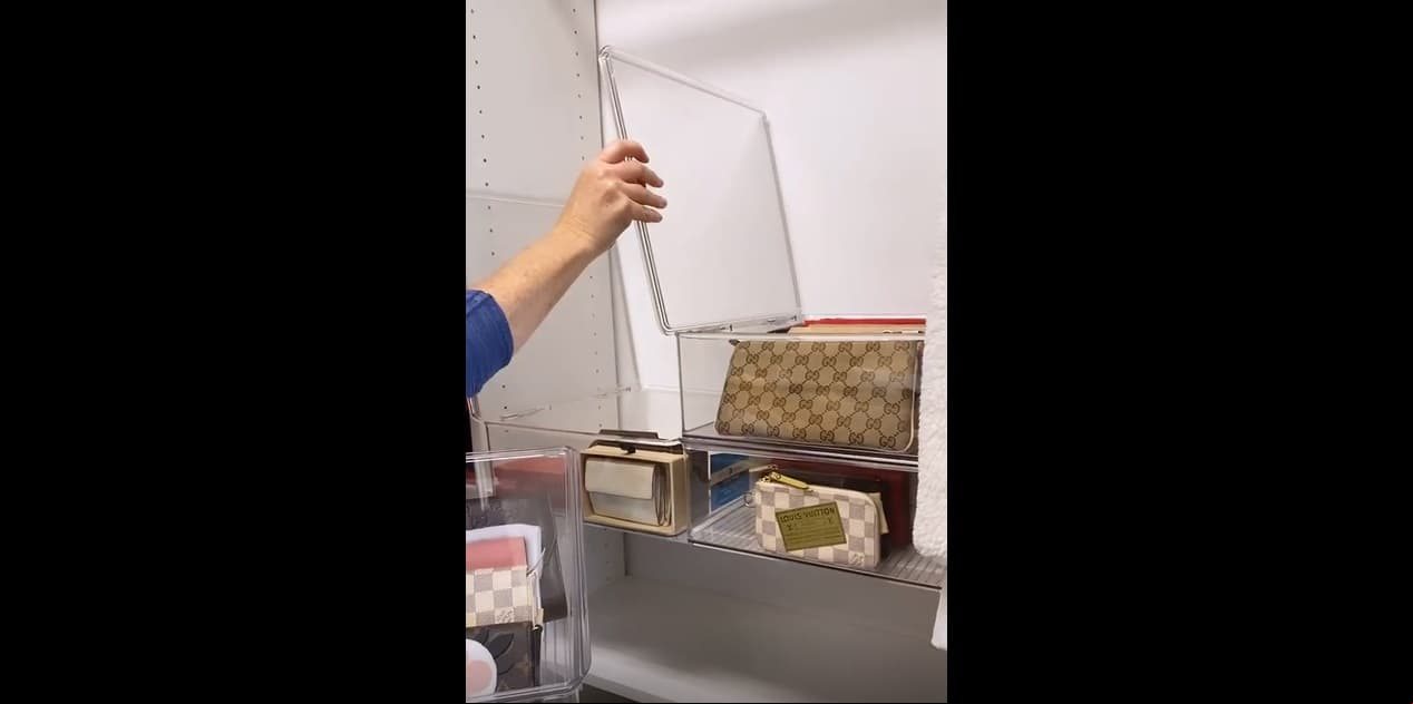 En esta sección, la conductora cuenta con objetos de sus marcas favoritas como son Dior, Louis Vuitton, Carolina Herrera, entre otras.