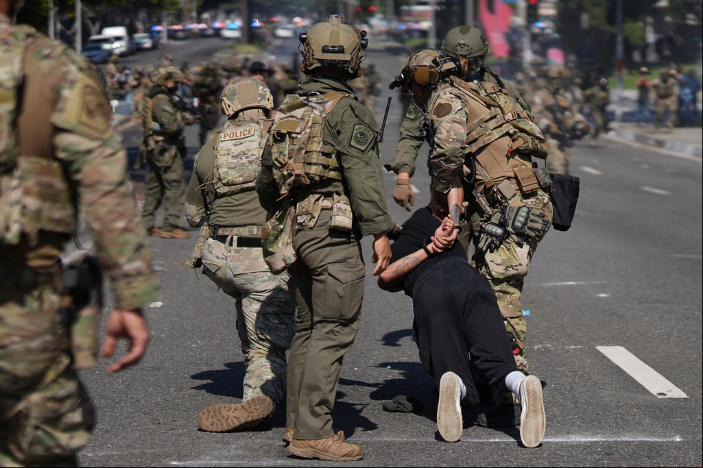 Cómo Trump justificó el envío de la Guardia Nacional rechazado por Newsom