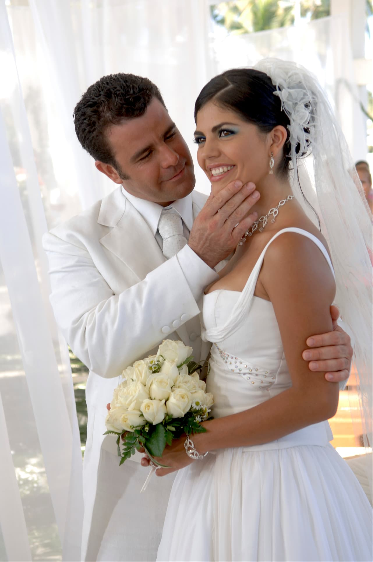 África Zavala, quien está embarazada de su primer hijo, llegó al altar con Eduardo Capetillo en la telenovela ‘Peregrina’ en 2005.