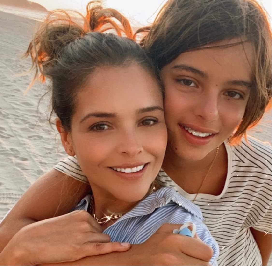 "Hay un respeto, o sea, hoy por hoy, es un respeto. No somos amigas de piquete de ombligo (...) es el padre de mi hijo, es su pareja, es su familia y al final, pues todos somos una familia", expresó con total sinceridad.