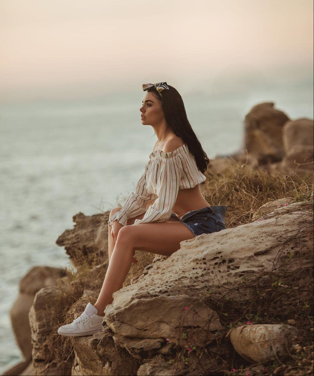 Livia Brito reaparece en la playa y causa furor entre sus fans