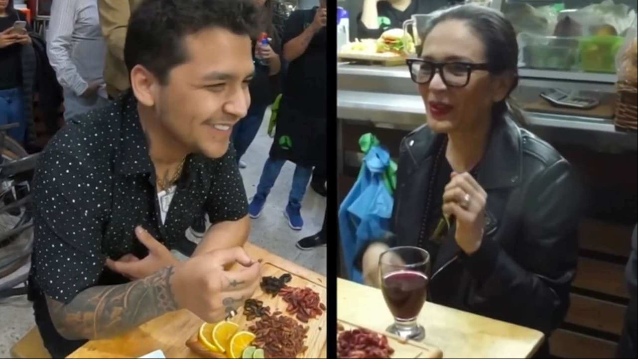 Yolanda Andrade y Christian Nodal se animaron a comer un alacrán y así reaccionaron