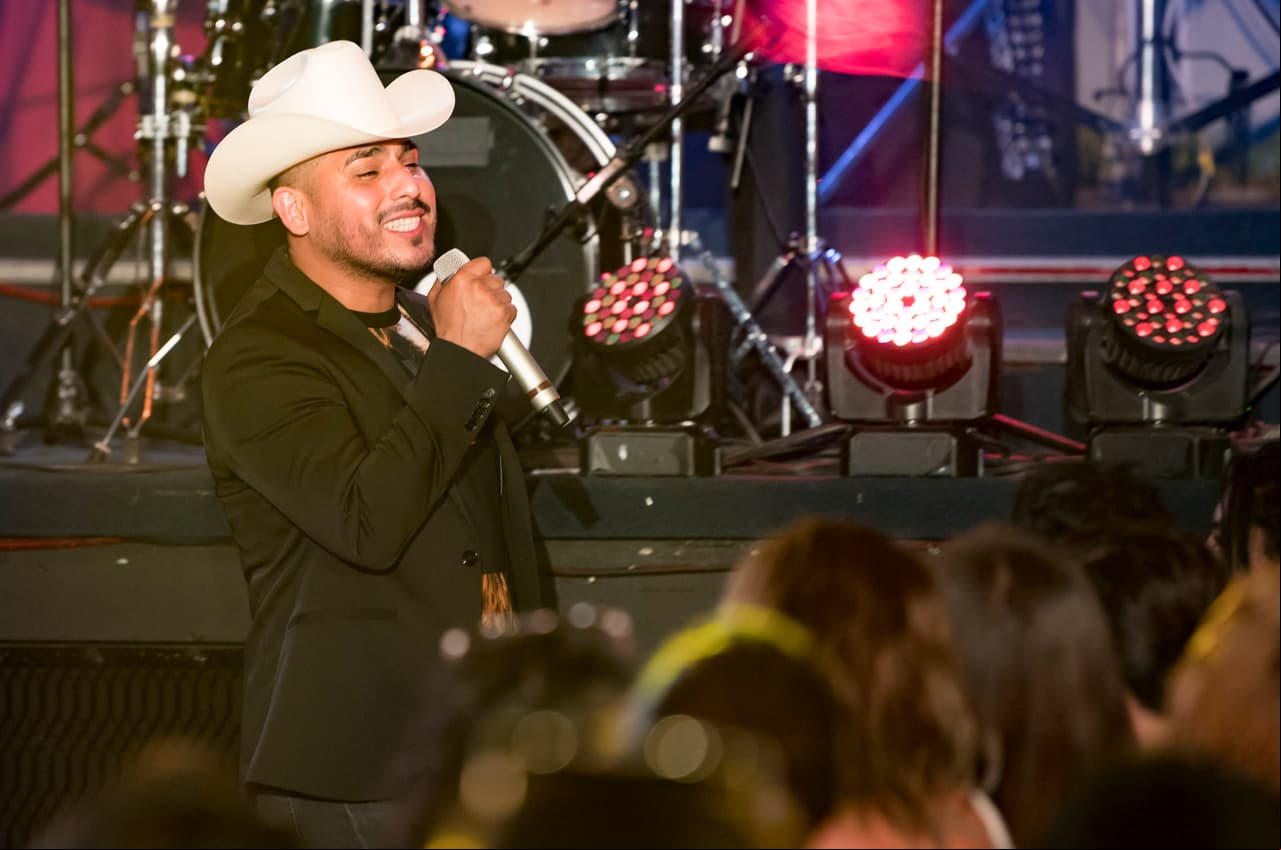 Disfruta la participación especial de Espinoza Paz, de lunes a viernes a las 6:30 de la tarde con Las Estrellas