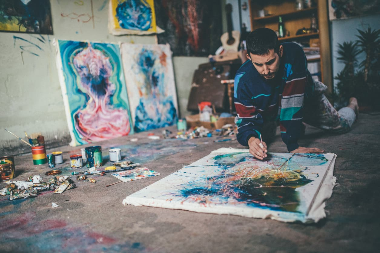 Libra es como un artista, su creatividad tiene niveles extraordinarios, los mismos que su desorden. Su hogar siempre está en una constante búsqueda de equilibrio y paz mental ¡que no consigue!