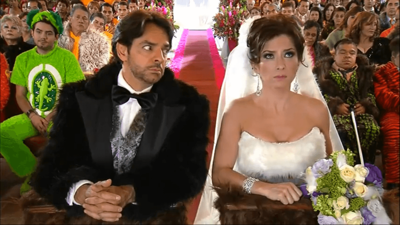 Previo al estreno de la tercera temporada de La Familia P. Luche y a la boda de Eugenio Derbez con Alessandra Rosaldo (en 2012), fue transmitido en televisión abierta el sketch ‘La Boda de Peluche’, un breve episodio en el que el comediante y la cantante llegan al altar al estilo ‘P. Luche’.
