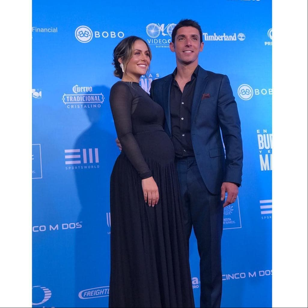 Zuria Vega y Alberto Guerra. La pareja, con seis años de diferencia, se casó en 2014 en una íntima ceremonia en Bahía de Banderas en Nayarit. En 2017 le dieron la bienvenida a su primogénita Lúa y en 2019 a Luca, su segundo hijo.