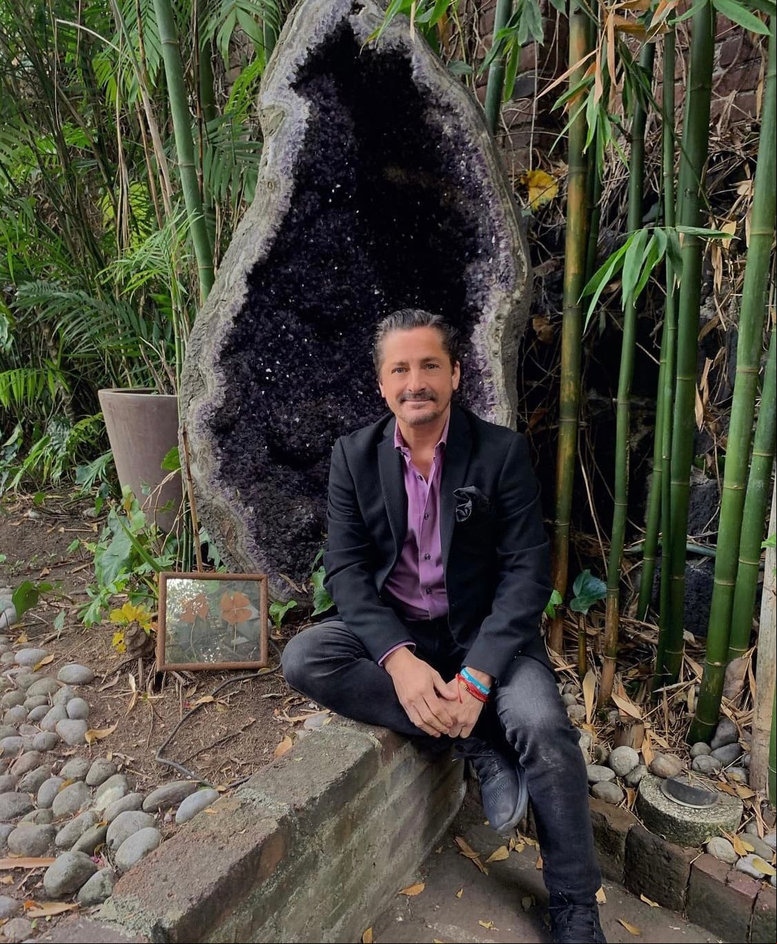 Actualmente, Alejandro tiene 49 años de edad y se desempeña como empresario dentro del mundo del entretenimiento y el arte.