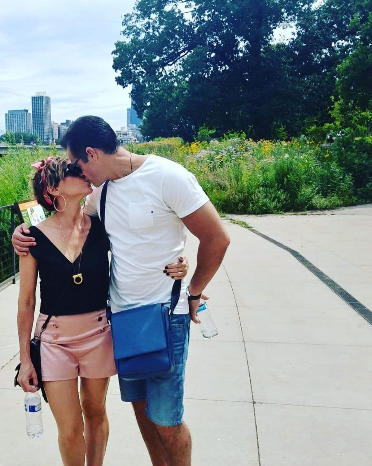 Sin embargo, los famosos tienen una peculiar manera de renovar su relación cada que tienen oportunidad, tal como lo confesó la conductora a Shanik Berman en el pasado.