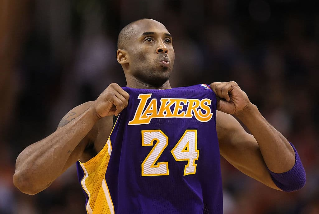 En cifra récord venden última tarjeta de baloncesto de Kobe Bryant