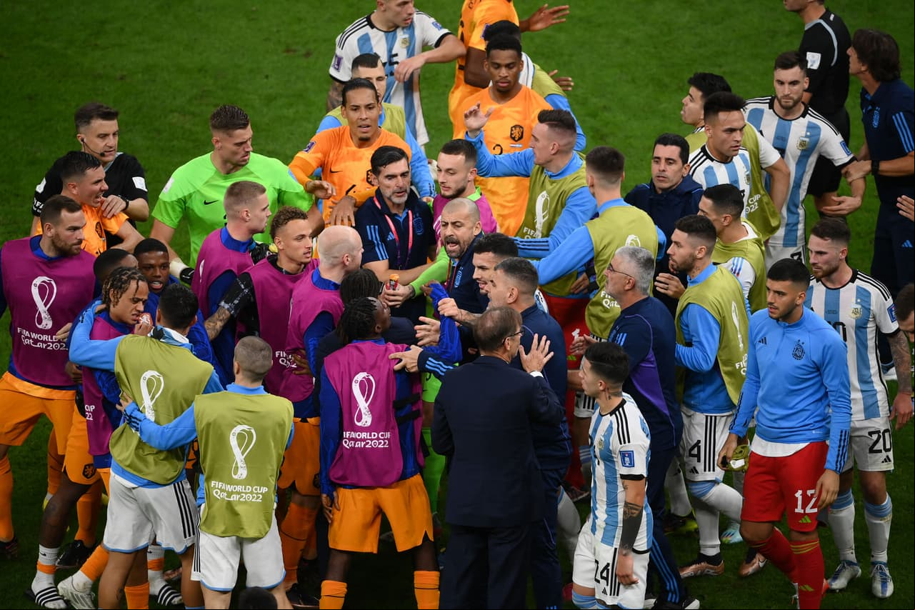 Argentina y Holanda se enfrentaron en tiempos extra y definieron en tanda de penaltis el pase a las semifinales donde la albiceleste consigue el boleto mientras que los Paises Bajos se convierten en el primer equipo que los pamperos eliminan en instancia de tiros de castigo.