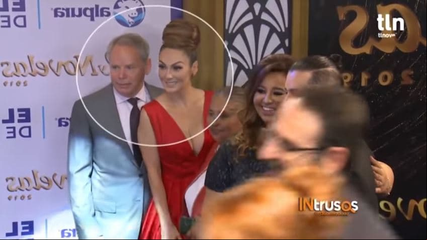 Nora Salinas. La actriz encontró el amor con el empresario Scott, quien es originario de Estados Unidos, y aunque la diferencia de edad es amplia, ella se dijo muy contenta en entrevista con ‘INtrusos’.