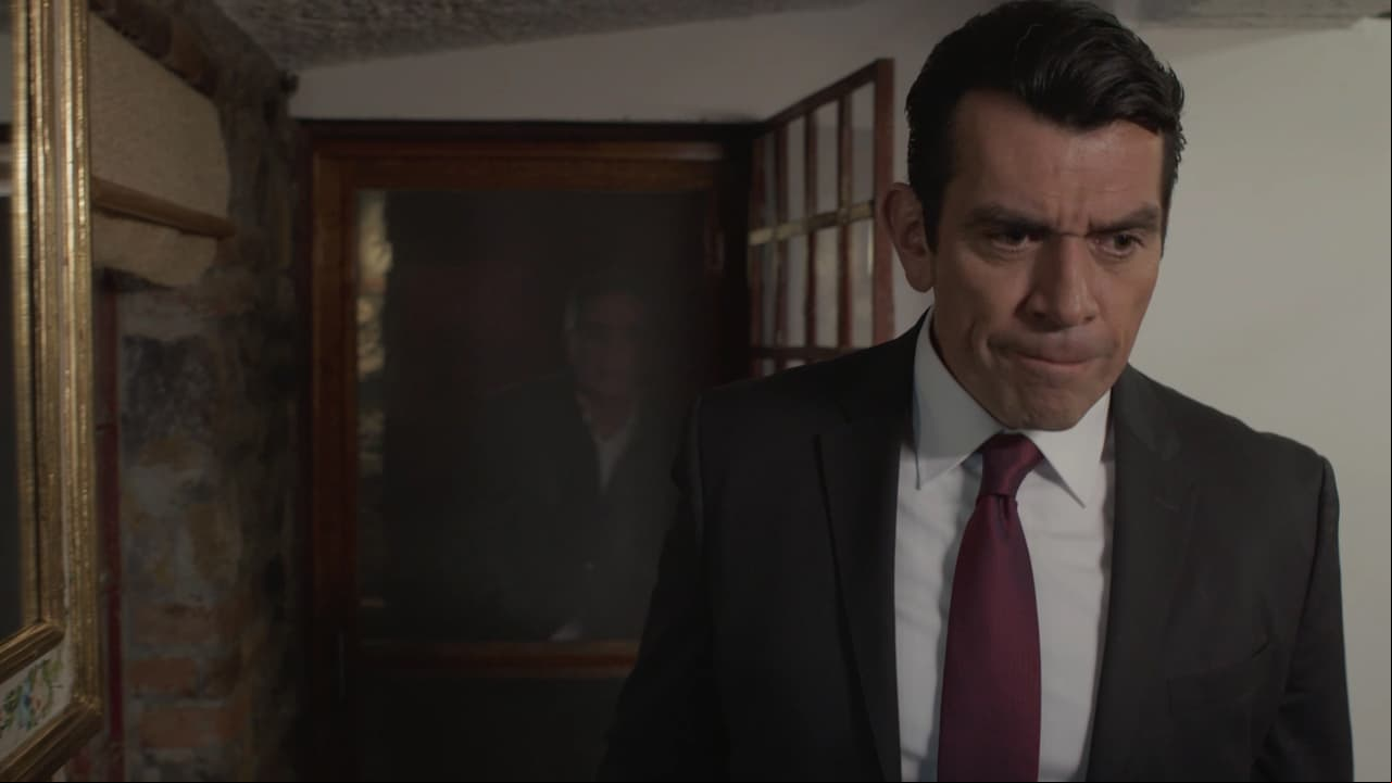 Arturo llega a la cita para recibir el dinero de Armando.