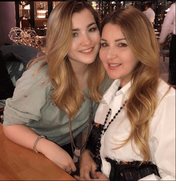 Alicia Villarreal debutó como mamá junto a su ex Arturo Carmona hace 22 años con el nacimiento de Melenie, quien además de ser su vivo retrato, heredó su talento musical.