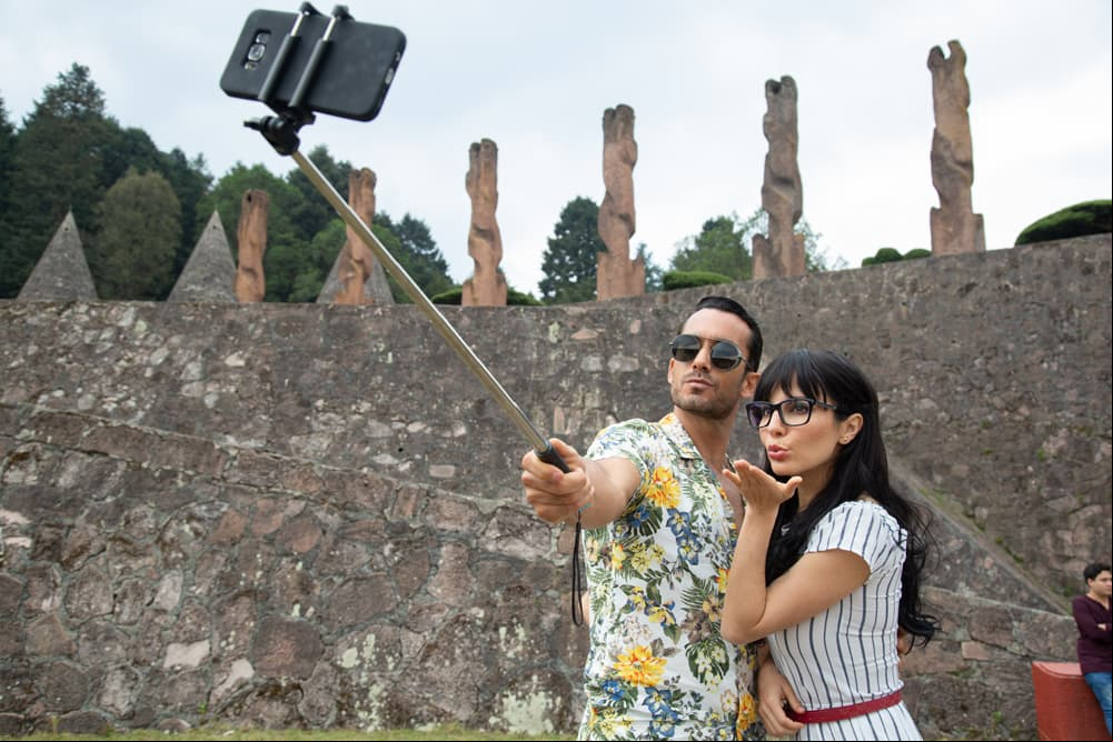 En 2019, Aarón regresó al cine con la película ‘No manches Frida 2’, en la que interpretó a ‘Mario’, un profesor que desea conquistar a ‘Lucy’ (Martha Higareda) mientras ella está separada de ‘Zequi’ (Omar Chaparro).