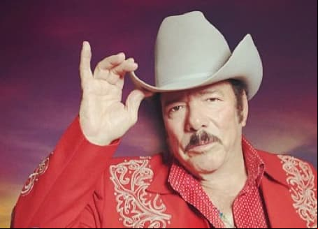 Lalo Mora se presentó con éxito en Tijuana