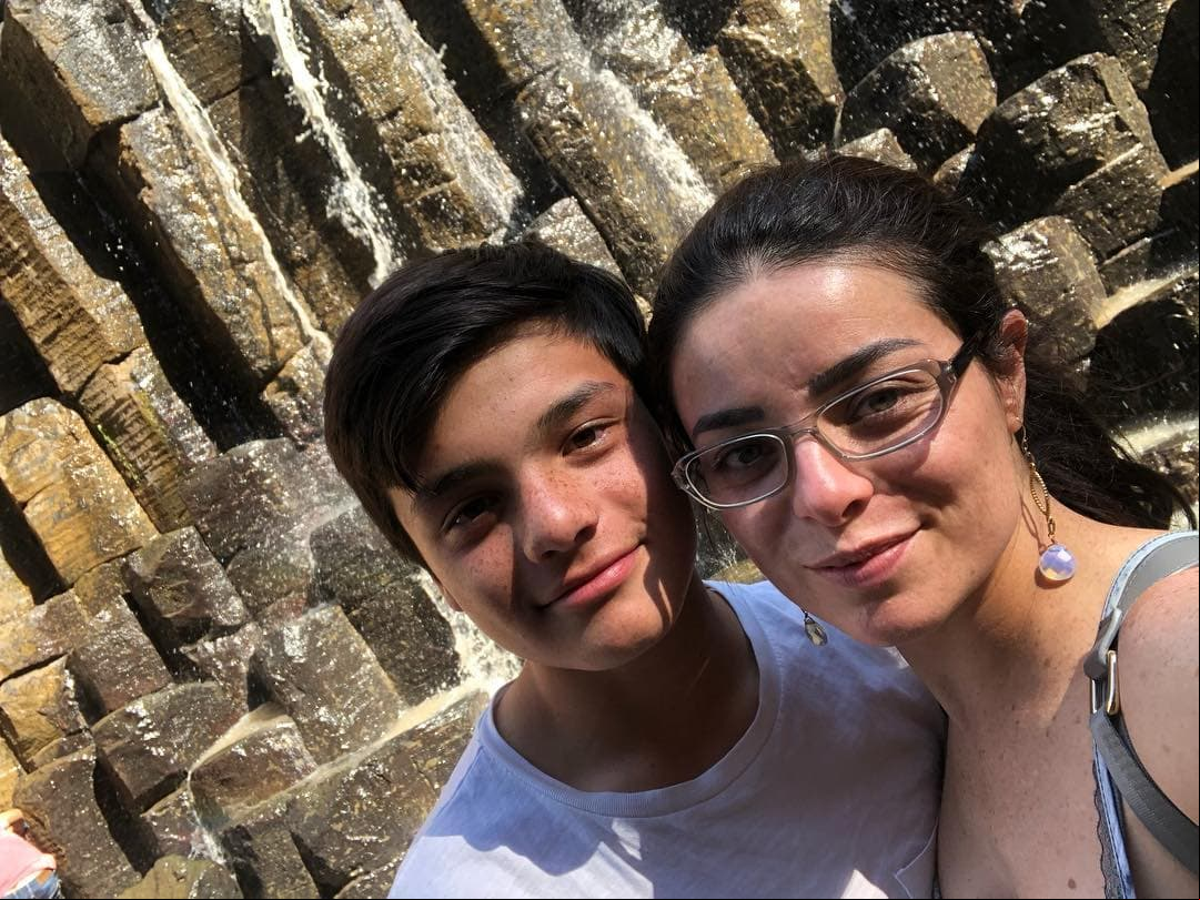 A pesar de que Violeta Isfel es reservada con su vida personal, constantemente comparte fotos junto a su hijo en redes sociales.