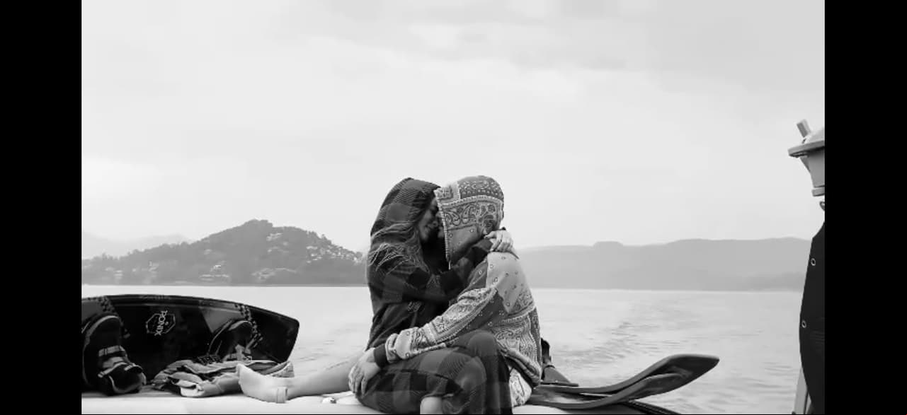 Aunque fue hasta los primeros días de agosto que confirmaron su romance, el cantante destapó que durante las grabaciones del reality, se sintió intimidado por la belleza de la intérprete de 'Amor a primera vista'.