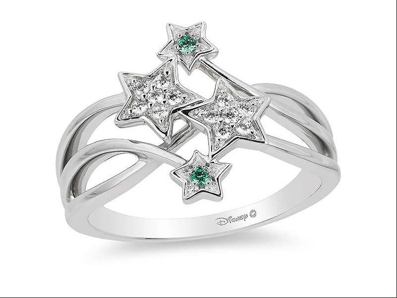 Tinkerbell. Aunque esta pequeña hada no es una princesa, la joyería decidió lanzar un anillo inspirado en ella. Su precio es de 237 dólares.