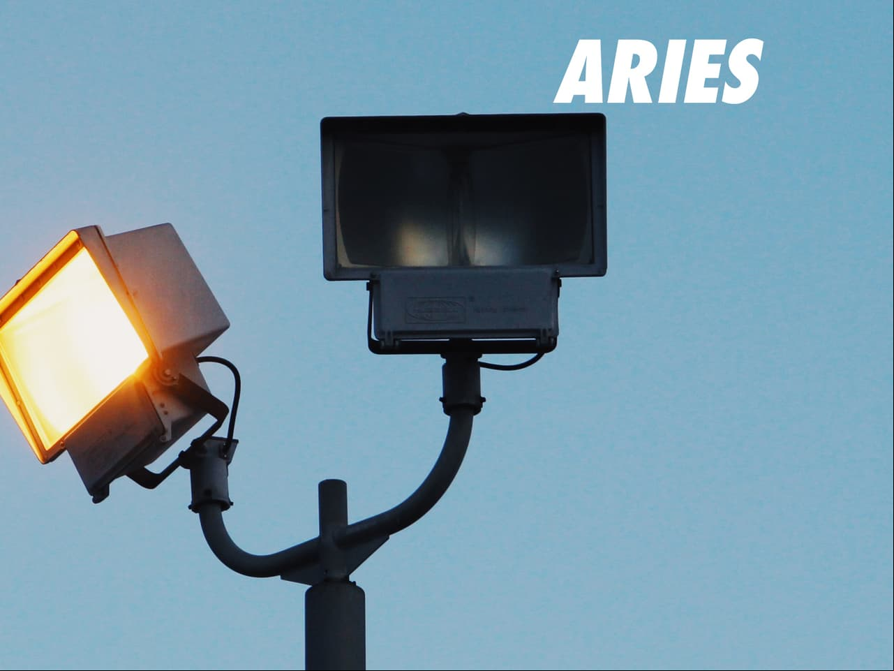 ARIES: Es quizá el más valiente del Zodiaco. Son personas impulsivas y nacidas para ser líderes. Tiende a mostrarse como alguien que no le teme a nada y que le gusta ser el primero en todo. Es por ello que su miedo está relacionado con el fracaso. Cuando las cosas no salen como lo esperaba, tiende a juzgarse demasiado.