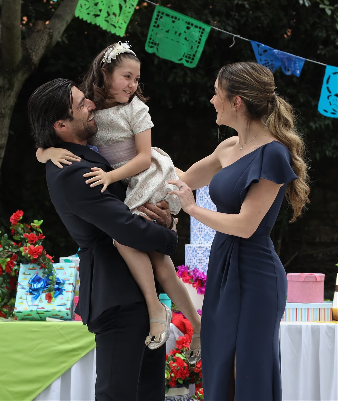 Obvio la pequeña 'Mina' fue la más feliz con saber que tendría un 'carnalito' o 'carnalita', como ella misma dijo.