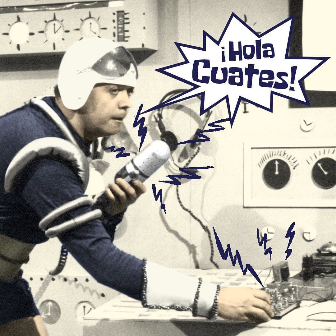 En 1961, Héctor Cervera, el director de Canal 5, le propuso protagonizar su primer programa titulado ‘La media hora de Chabelo’, emisión en la que por primera vez se relacionó con el público infantil.