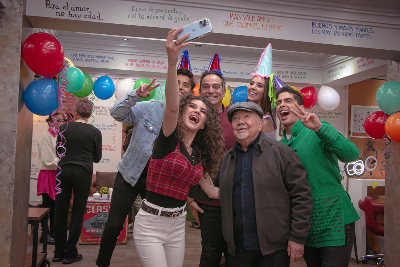 El elenco no dejó de tomar fotos y selfies para dejar plasmados los bellos momentos.
