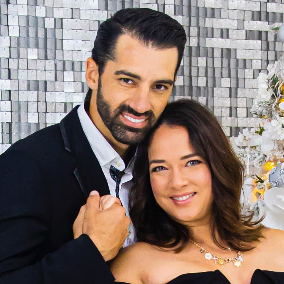 “Te amo cariño mío! Que sigamos siendo cómplices, amigos, amantes, que bailemos juntos toda la vida, que las risas , la alegría, el respeto y el amor sean siempre nuestros aliados. Happy Valentine’s Day @toni #amor", expresó Adamari López en su cuenta de Instagram.