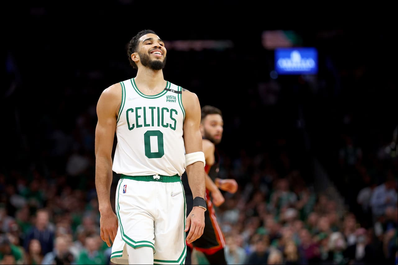 Tatum comandó la paliza de los Celtic al Heat y se iguala la serie 