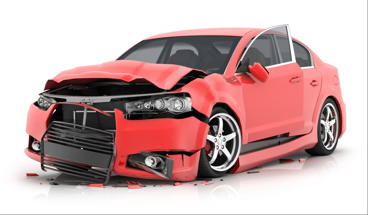 Mujer destroza un auto tras arranque de furia