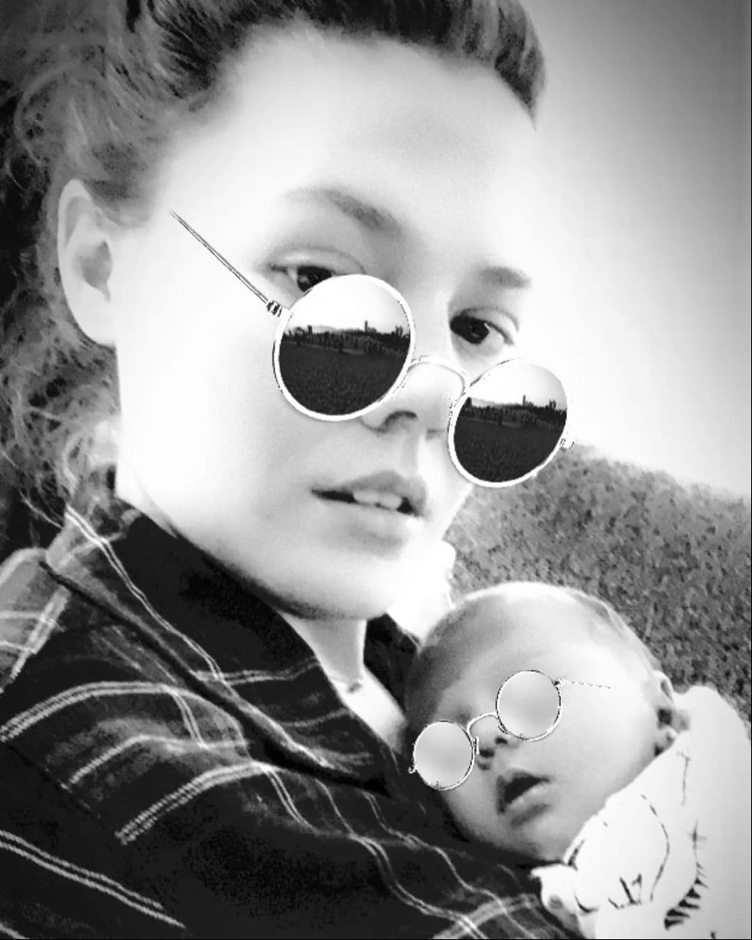Aunque son pocas las fotos que Joy ha compartido de su bebé, la cantante no ha dejado de expresar la infinita alegría que siente en su nueva etapa como mamá.