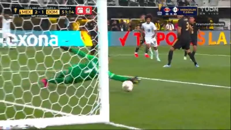 ¿Debió contar? ¡Había dos balones en este golazo de República Dominicana!
