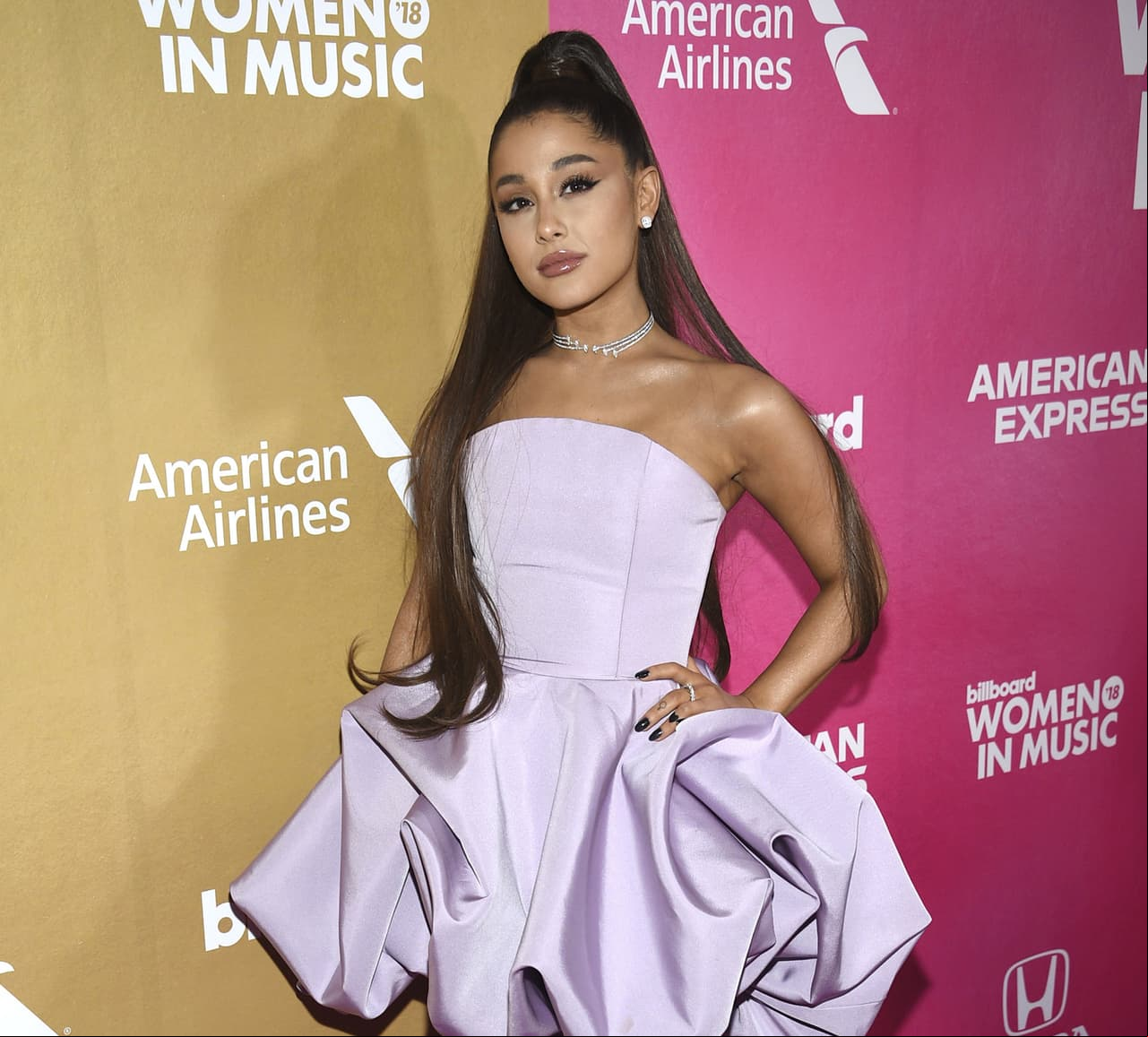 2. Ariana Grande, a sus 26 años, consigue 996 mil dólares por publicación y cuenta con 160 millones de seguidores.